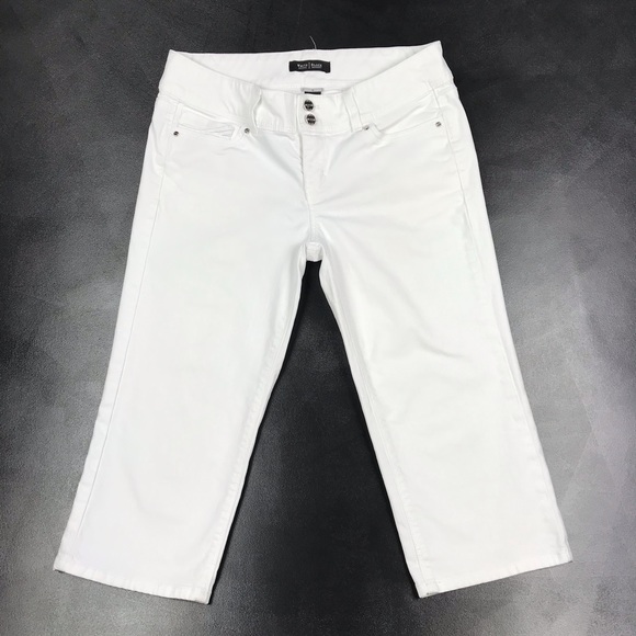 white pedal pusher jeans